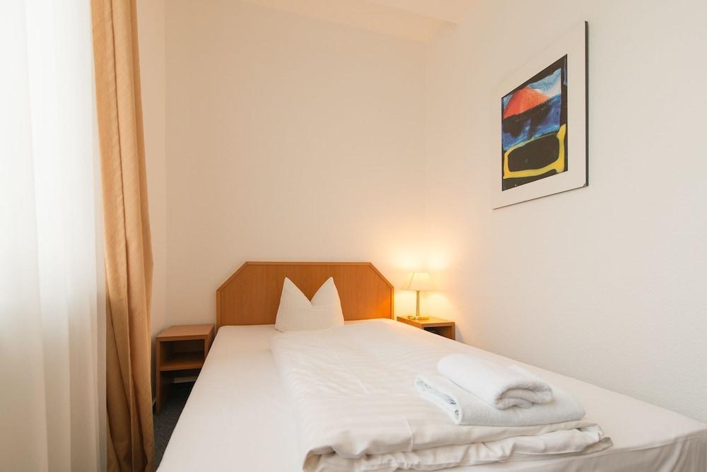 Goethe Hotel Messe By Trip Inn Франкфурт на Майн Екстериор снимка