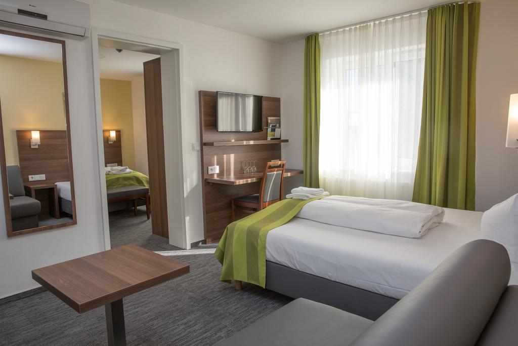 Goethe Hotel Messe By Trip Inn Франкфурт на Майн Екстериор снимка