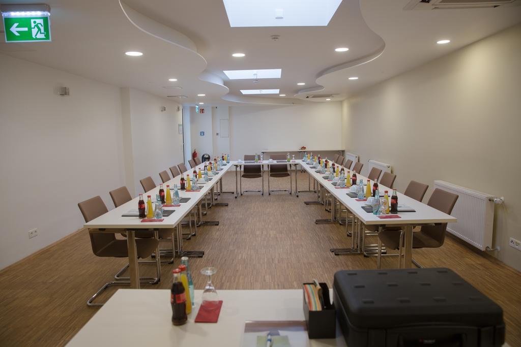 Goethe Hotel Messe By Trip Inn Франкфурт на Майн Екстериор снимка
